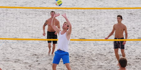 Vollyball og Dans på Strandbaren