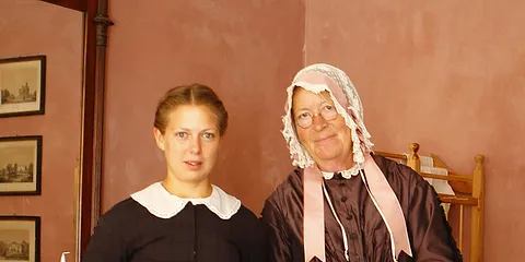 Præsteenken og jomfruen - og nogle af deres gæster i Den Gamle BY