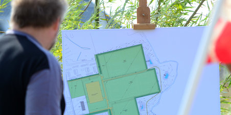 Første spadestik til boldbanerne i Lystrup