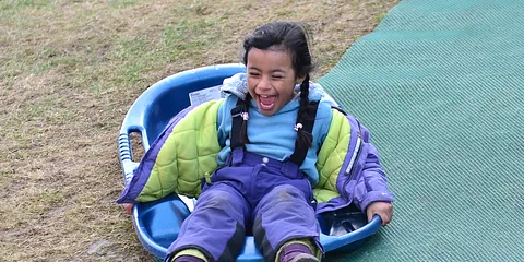 Udeliv og Udeleg v/børnekulissen foran musikhuset