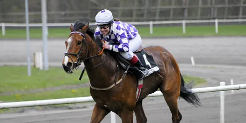 Galoppremiere og Travløb på Jysk Væddeløbsbane den 22. april 2012. Galleri 2