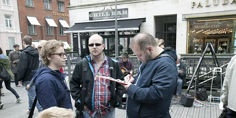 Underskrifter og en brud...