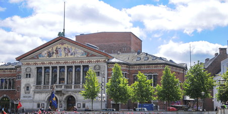 Norske venner med våben i hånd