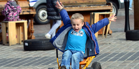 By i By: Mooncar Ræs for SFO