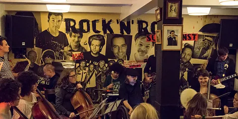 Ambassaden - Barn av regnbuen