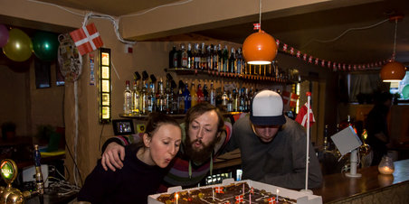 HeadQuarters - 2 år