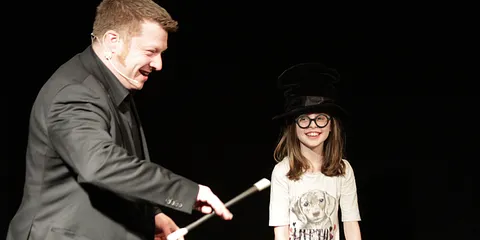 Tryllekunstner Birger Vest på Ambassaden