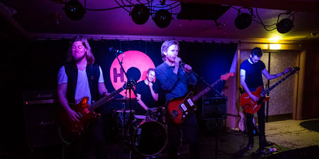 HeadQuarters - Los Illuminados