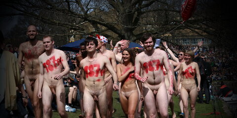 Nøgenløb - kapsejlads - ølstafet og godt humør