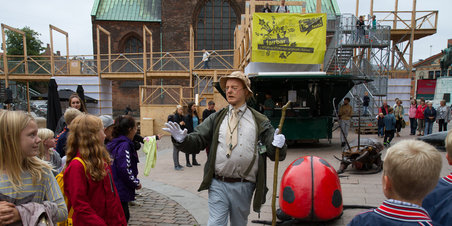 Store Torv blev indtaget et øjeblik af Kæmpe Insekter