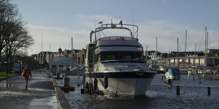 Vand på havnen efter storm