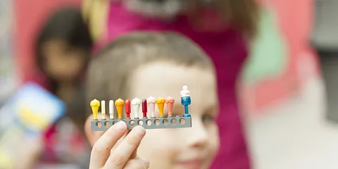 Skønne unger og Lego så det klodser