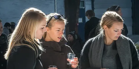 Forårsmarked Godsbanen. Lars Løkke til salg for 75 kr.