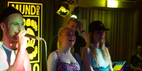 Mund de Carlo på HeadQuarters