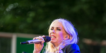 Sanne Salomonsen til Fed Fredag