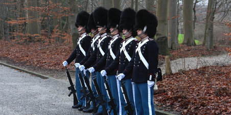 Vagtskifte juleaftensdag kl 12 på Marselisborg slot