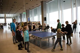 Danmarks største Rundt om bordet-bordtenniskamp.