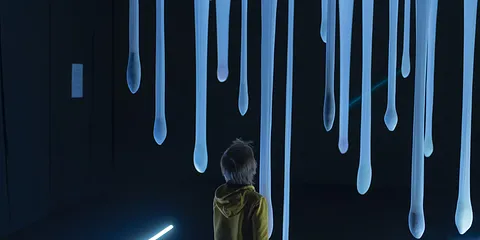 Lysstof Udstilling på Bora Bora