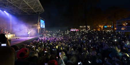 Fed Fredag d. 5. Maj, Gulddreng, Xander og Kris Herman