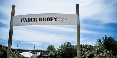UNDER BROEN - Gadefest i Håbets Allé