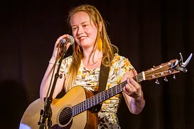 Kevin Hejl + Katrine Schaffalitzky på Gyngen