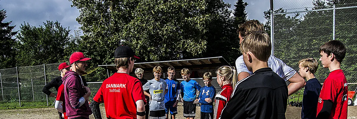 Skæring Skole spiller baseball