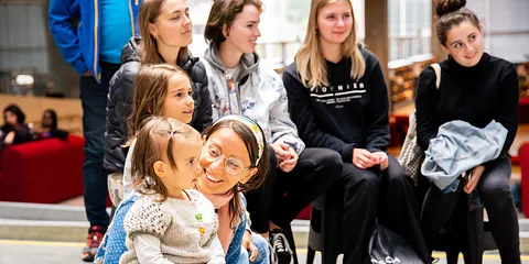 Robotten Norma læser højt