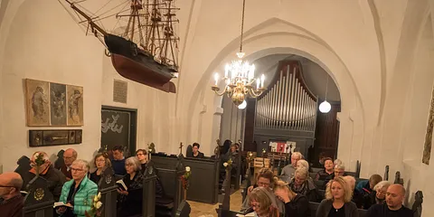 Fællessang i Asferg kirke