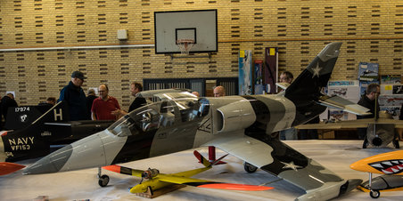Modelflyveudstilling på Strandskolen