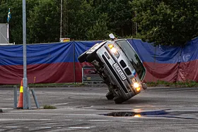 Monstertruck brændt gummi og regnvej