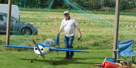 Festugeflyvning på Aarhus Modelflyveplads i Lystrup