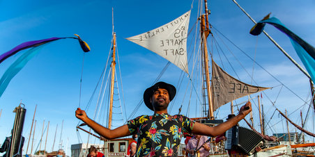 De Splittergale på Træskibshavnen