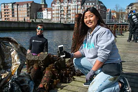 Affaldsindsamling med dykkere ved Navitas