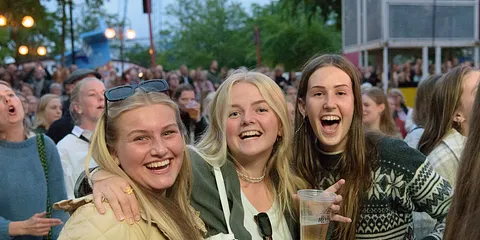 Fed Fredag med Scarlet Pleasure