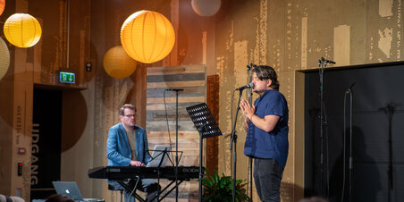 Michael Møller synger klima digte