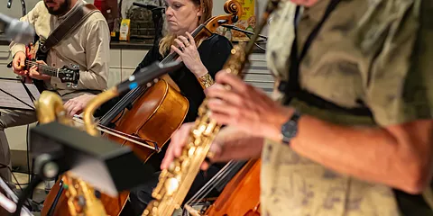 Mærk musikken - lugter jazz af afsvedet gedehår?