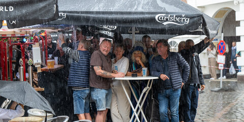 Tradition og feststemning på Pustervig trods regnbyge